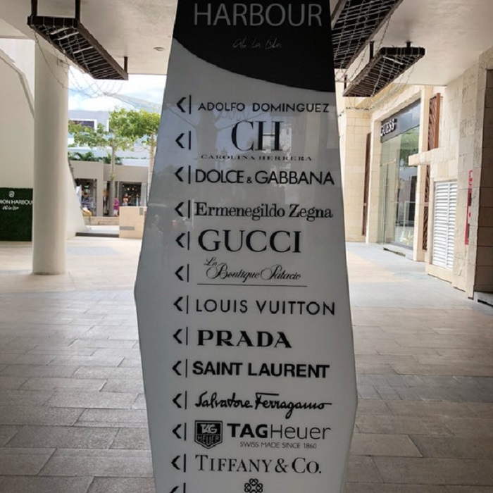 Stores at the Fashion Harbour in Cancun