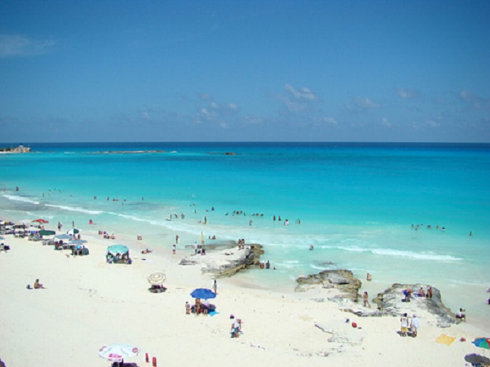 Caracol Beach in Cancun