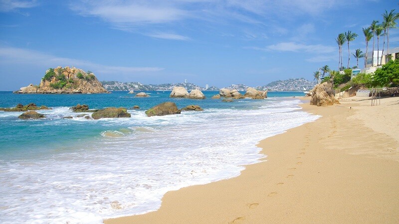 Disfrutando de las playas de Acapulco