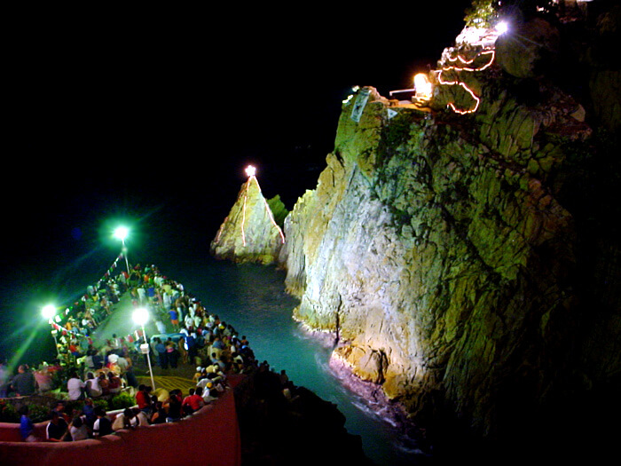 La Quebrada de noche en Acapulco