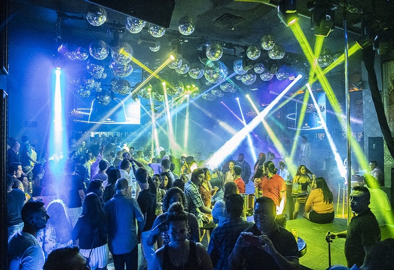 Diversión en la discoteca Mandala de Los Cabos