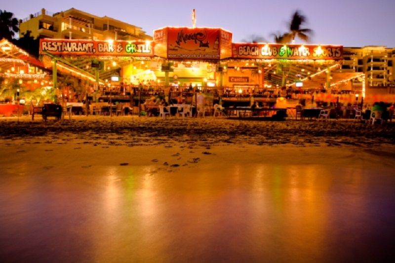 Mango Deck Restaurant, Bar y Beach Club en Los Cabos