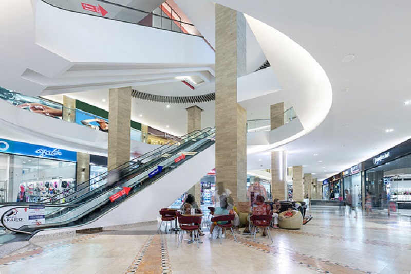 Estructura del Centro comercial Puerto Paraíso Mall en Los Cabos