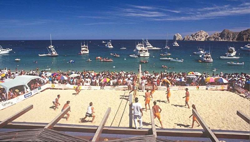 Voleibol de playa en Playa Médano en Los Cabos