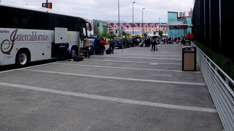 Autobuses en el aeropuerto de Tijuana