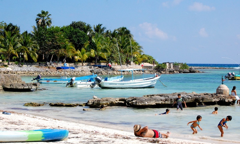 Entretenimiento y diversión en Playa Akumal en la Riviera Maya