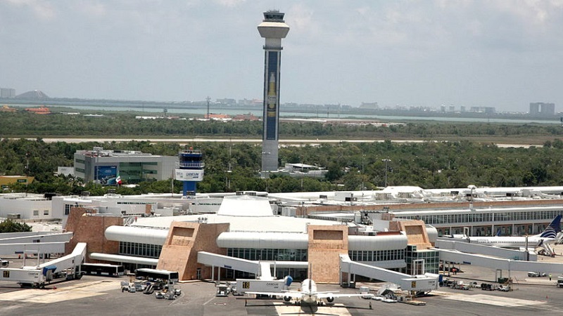 Terminais no aeroporto em Cancún