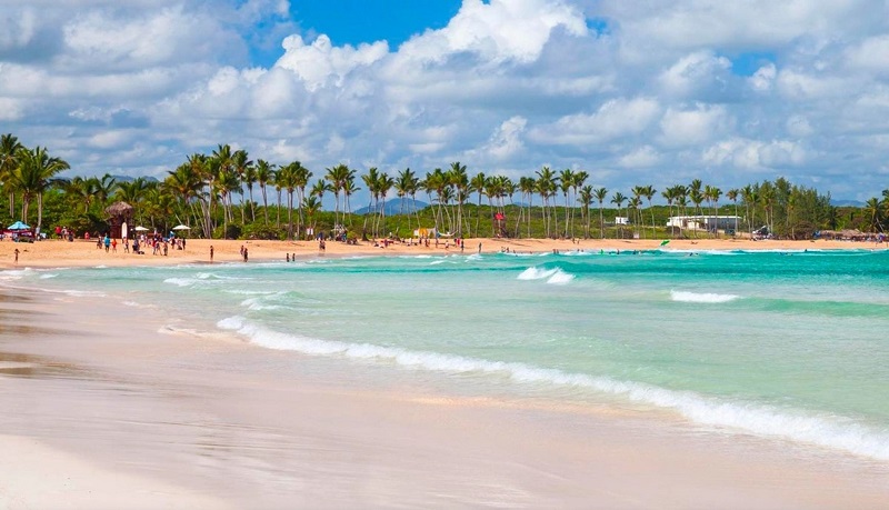 Praia em dia ensolarado de Punta Cana
