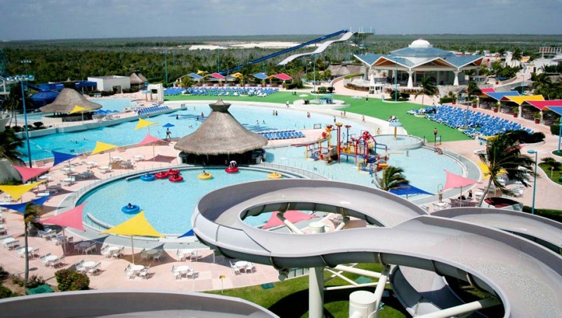 Estrutura do parque aquático Wet’n Wild em Cancún