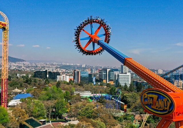 Ingresso do parque Six Flags na Cidade do México